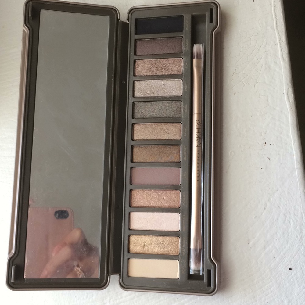 ❌ SOLD ❌ Urban Decay Naked2 Eyeshadow Pallete - Picture 4 of 8